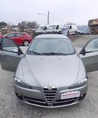 Alfa Romeo 147 147 1.6 16V TS (105) 5 porte Distinctive Alfa Romeo 147 147 1.6 16V TS (105) 5 porte Distinctive