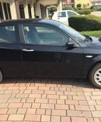 ALFA ROMEO 147 2.0 16V TS Selespeed 3p. Distinctive ALFA ROMEO 147 2.0 16V TS Selespeed 3p. Distinctive