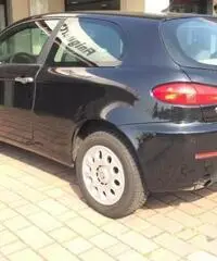 ALFA ROMEO 147 2.0 16V TS Selespeed 3p. Distinctive ALFA ROMEO 147 2.0 16V TS Selespeed 3p. Distinctive