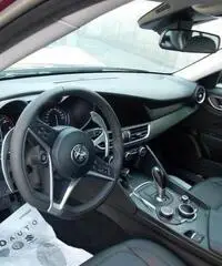 Alfa Romeo Giulia 2.2 Turbodiesel 180 CV Super Alfa Romeo Giulia 2.2 Turbodiesel 180 CV Super