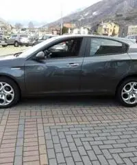 ALFA ROMEO Giulietta 1.6 JTDm-2 105 CV Progression ALFA ROMEO Giulietta 1.6 JTDm-2 105 CV Progression