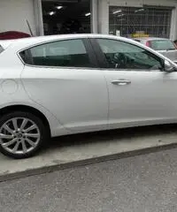 Alfa Romeo Giulietta 1.6 JTDm TCT 120 CV Super Alfa Romeo Giulietta 1.6 JTDm TCT 120 CV Super