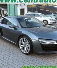AUDI R8 4.2 V8 FSI quattro S tronic AUDI R8 4.2 V8 FSI quattro S tronic