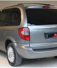 CHRYSLER Voyager 2.5 CRD cat LX CHRYSLER Voyager 2.5 CRD cat LX