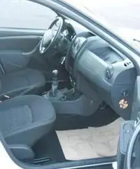 DACIA Duster 16 Laureate 4x4 105cv DACIA Duster 16 Laureate 4x4 105cv