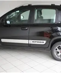 FIAT Panda Cross 1.3 MJT 95 CV S&S 4x4 FIAT Panda Cross 1.3 MJT 95 CV S&S 4x4