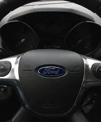Ford C-Max 1.6TDCi 115CV Navi BLUETOOTH Sens. Park Post. Ford C-Max 1.6TDCi 115CV Navi BLUETOOTH Sens. Park Post.