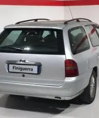 FORD Mondeo 1.8 turbodiesel cat S.W. Ghia FORD Mondeo 1.8 turbodiesel cat S.W. Ghia