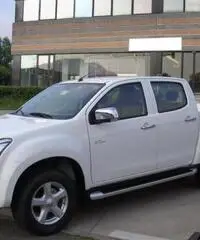 ISUZU D-Max 2.5 Crew Cab Quasar A/T 4WD