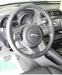 JAGUAR F-Pace 2.0d AWD A/T Pure (Super Ammortamento) JAGUAR F-Pace 2.0d AWD A/T Pure (Super Ammortamento)