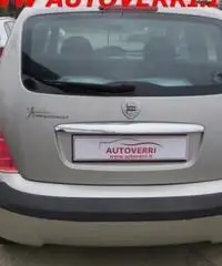 LANCIA Ypsilon 1.2 Oro LANCIA Ypsilon 1.2 Oro