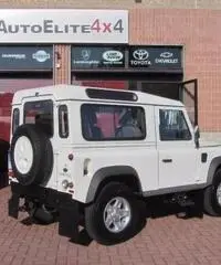 LAND ROVER Defender 90 2.4 TD4 Station Wagon E LAND ROVER Defender 90 2.4 TD4 Station Wagon E