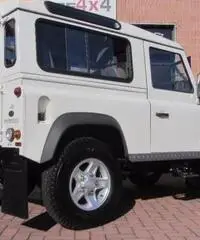 LAND ROVER Defender 90 2.4 TD4 Station Wagon E LAND ROVER Defender 90 2.4 TD4 Station Wagon E