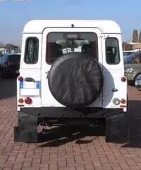 LAND ROVER Defender 90 2.4 TD4 Station Wagon S