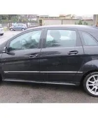 Mercedes-Benz B 180 CDI 109Cv. Premium m/t Mercedes-Benz B 180 CDI 109Cv. Premium m/t