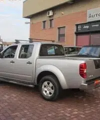 NISSAN Navara 2.5 dCi 4 porte Double Cab LE