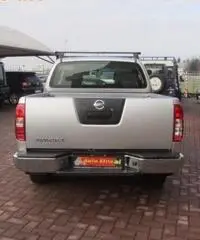NISSAN Navara 2.5 dCi 4 porte Double Cab LE NISSAN Navara 2.5 dCi 4 porte Double Cab LE