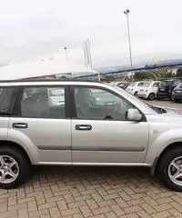 Nissan X-Trail X-Trail 2.2 dCi 4X4 Elegance Nissan X-Trail X-Trail 2.2 dCi 4X4 Elegance