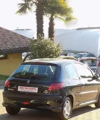 Peugeot 206 1.1 3p. XR Peugeot 206 1.1 3p. XR