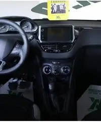 PEUGEOT 208 PureTech 82 5 porte Active PEUGEOT 208 PureTech 82 5 porte Active