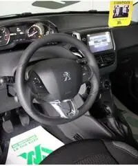 PEUGEOT 208 PureTech 82 5 porte Active PEUGEOT 208 PureTech 82 5 porte Active