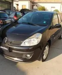 Renault Clio 1.2 16V 5 porte Le Iene  x NEOPATENTATI Renault Clio 1.2 16V 5 porte Le Iene  x NEOPATENTATI
