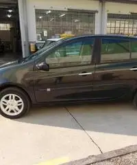 Renault Clio 1.2 16V 5 porte Le Iene  x NEOPATENTATI Renault Clio 1.2 16V 5 porte Le Iene  x NEOPATENTATI
