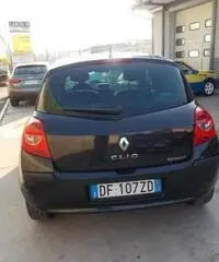 Renault Clio 1.2 16V 5 porte Le Iene  x NEOPATENTATI Renault Clio 1.2 16V 5 porte Le Iene  x NEOPATENTATI