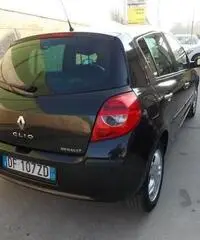 Renault Clio 1.2 16V 5 porte Le Iene  x NEOPATENTATI Renault Clio 1.2 16V 5 porte Le Iene  x NEOPATENTATI