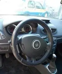 Renault Clio 1.2 16V 5 porte Le Iene  x NEOPATENTATI Renault Clio 1.2 16V 5 porte Le Iene  x NEOPATENTATI