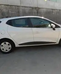 Renault Clio 1.2 75CV 5 porte Live X NEOPATENTATI Renault Clio 1.2 75CV 5 porte Live X NEOPATENTATI