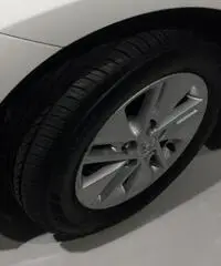 TOYOTA Auris Touring Sports 1.8 Hybrid Active Eco TOYOTA Auris Touring Sports 1.8 Hybrid Active Eco