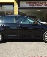 VOLKSWAGEN Golf 1.6TDi HighLine 5porte Blue Motion VOLKSWAGEN Golf 1.6TDi HighLine 5porte Blue Motion