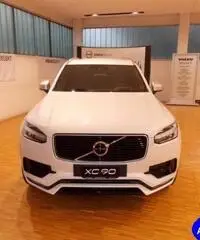 VOLVO XC90 D5 AWD Geartronic 7 posti R-design VOLVO XC90 D5 AWD Geartronic 7 posti R-design