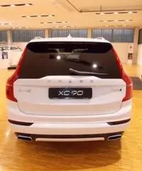 VOLVO XC90 D5 AWD Geartronic 7 posti R-design VOLVO XC90 D5 AWD Geartronic 7 posti R-design