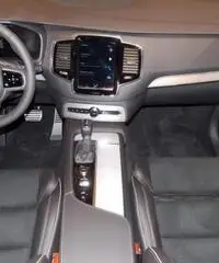 VOLVO XC90 D5 AWD Geartronic 7 posti R-design VOLVO XC90 D5 AWD Geartronic 7 posti R-design