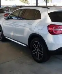 MERCEDES-BENZ GLA 200 d Automatic Enduro Activity MERCEDES-BENZ GLA 200 d Automatic Enduro Activity