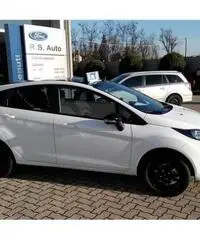 FORD Fiesta 1.5 TDCi 75CV 5 porte Black & White Edition FORD Fiesta 1.5 TDCi 75CV 5 porte Black & White Edition