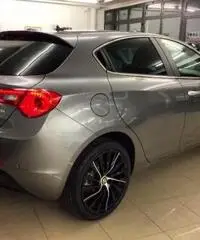 ALFA ROMEO Giulietta 1.6 JTDm 120 CV SUPER +Navi+Vetri scuri+ ALFA ROMEO Giulietta 1.6 JTDm 120 CV SUPER +Navi+Vetri scuri+