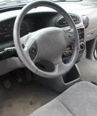 CHRYSLER Voyager 2.5 turbodiesel LE