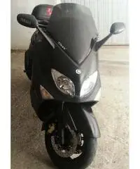 T_MAX 500 nero satinato e carbonio T_MAX 500 nero satinato e carbonio