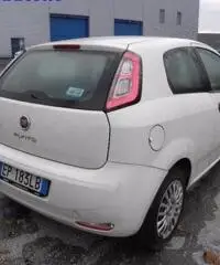 FIAT Punto 1.3 MJT 75CV VAN4 POSTI-Autovettura da preparare! FIAT Punto 1.3 MJT 75CV VAN4 POSTI-Autovettura da preparare!