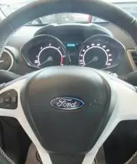 FORD Fiesta 1.5 TDCi 75 CV 5p. Black & White Edition