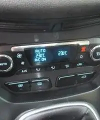 FORD Kuga 2.0 TDCI 140 CV 4WD Titanium FORD Kuga 2.0 TDCI 140 CV 4WD Titanium