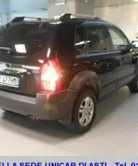 HYUNDAI Tucson 2.0 CRDi VGT Dynamic HYUNDAI Tucson 2.0 CRDi VGT Dynamic