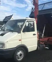 IVECO Daily 35.12 2.8 TDI ribaltabile + gru Ferrari IVECO Daily 35.12 2.8 TDI ribaltabile + gru Ferrari