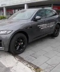 JAGUAR F-Pace 2.0d 180 CV AWD AUT. R-SPORT SOLO 3000 KM !!! JAGUAR F-Pace 2.0d 180 CV AWD AUT. R-SPORT SOLO 3000 KM !!!