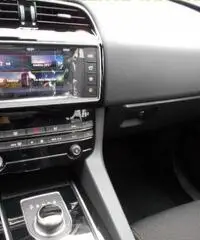 JAGUAR F-Pace 2.0d 180 CV AWD AUT. R-SPORT SOLO 3000 KM !!! JAGUAR F-Pace 2.0d 180 CV AWD AUT. R-SPORT SOLO 3000 KM !!!