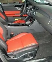 JAGUAR XF 2.0d 180 CV AWD R-Sport Automatico JAGUAR XF 2.0d 180 CV AWD R-Sport Automatico