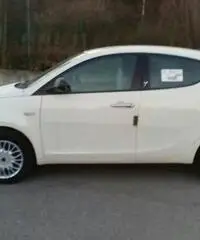 LANCIA Ypsilon 1.2 69 CV 5 porte Silver